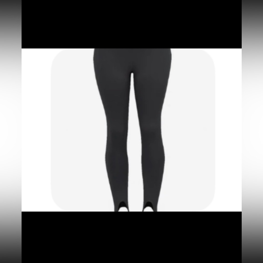 NWOT TRESSER Black Soft Stirrup Leggings